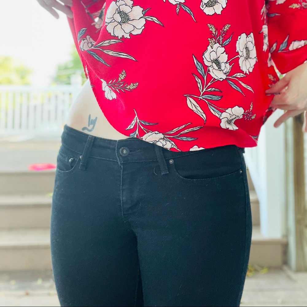 🖤 Levi size 28 black skinny jeans